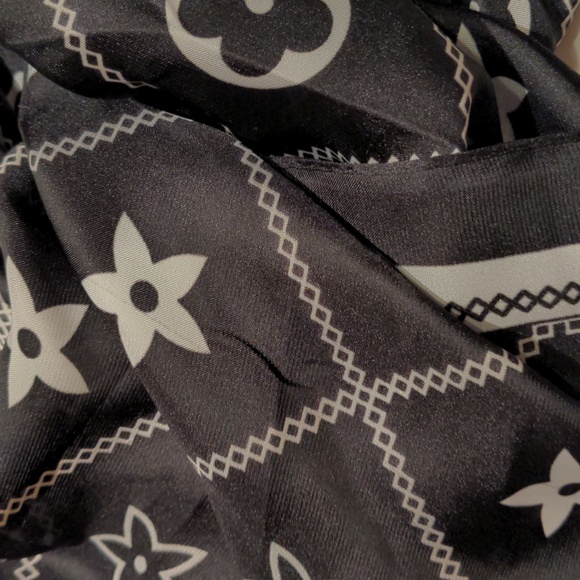 NEW Silky Scarf White on Black - Picture 3 of 3